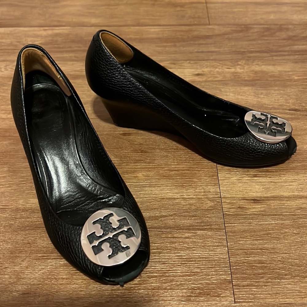 Tory Burch black leather pump size 6.5M